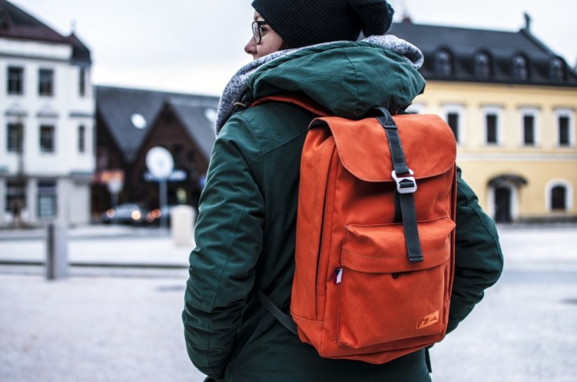 Doldy Městský batoh DEE BAG FLAP 18l vínová