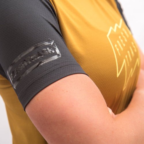 FRESH TRASH WOMEN´S, Horizon short sleeve tee golden/black