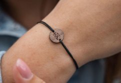 BeWooden náramek Stojící medvěd