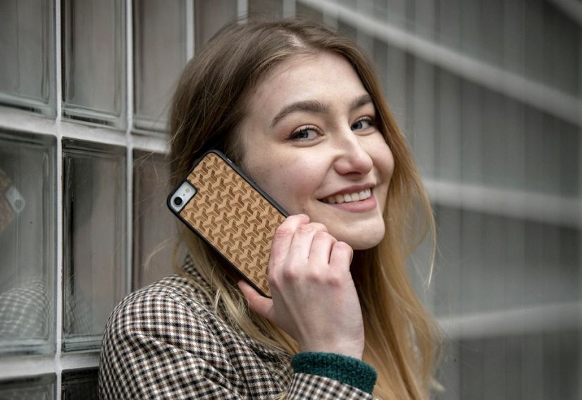 BeWooden Cubo Case – Drevený obal na iPhone 14, Pro a Pro Max