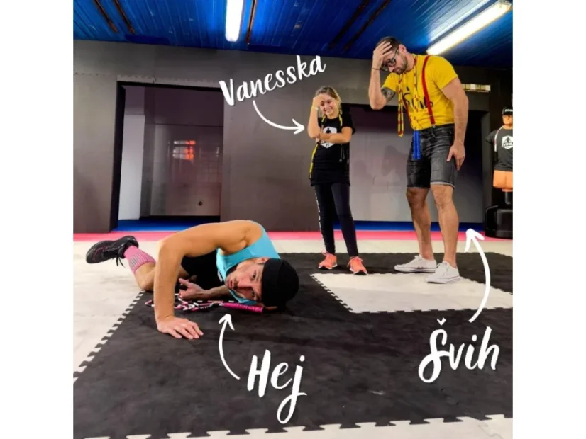 Švihej Dětská hra švihejland + švihadlo,rukojeť černá, korálky 2x růžová, bílá,černá 7-9 l