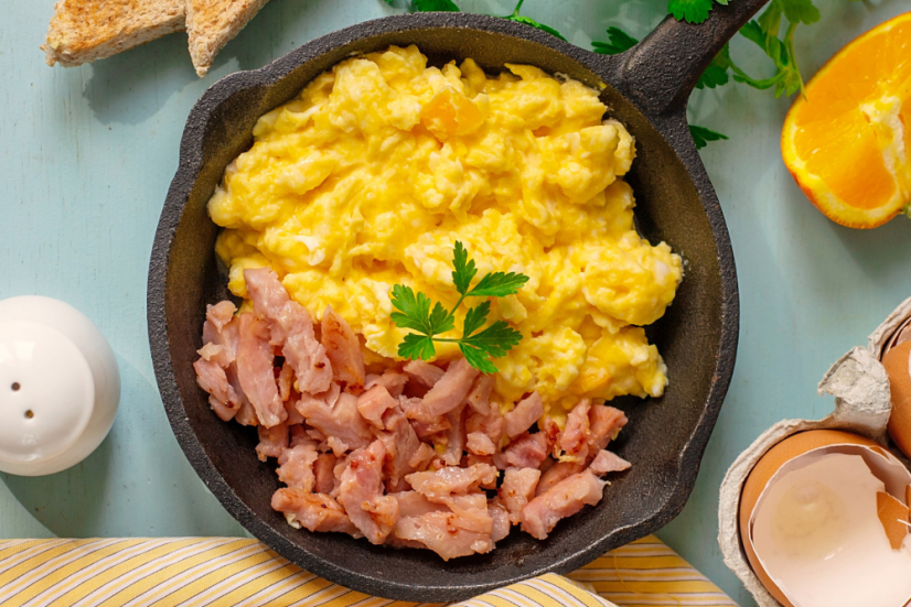 AdventureMenu Lightweight Krémové miešané vajíčka so šunkou a syrom – štandardná porcia 75 g