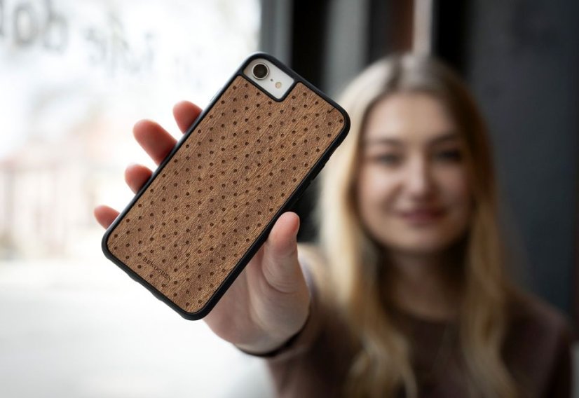 BeWooden Dots Case – Drevený obal na iPhone 15, Pro a Pro Max